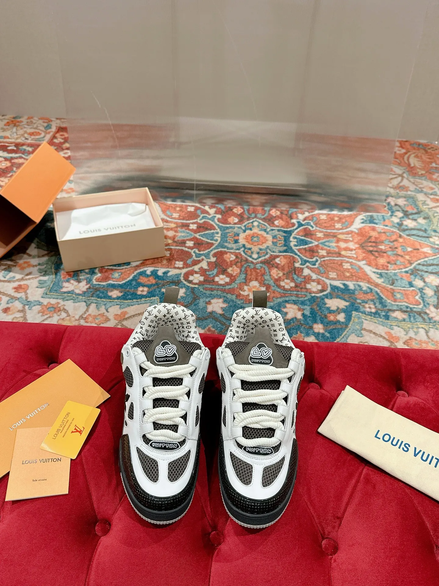 👟👟Ex-factory price 800👟👟 Louis Vuiton·Louis Vuitton🍀 🍀 LV Skate series bread shoes-skateboard shoes-basketball shoes-casual sports shoes top version🔝original purchase, development and production👍🏻[Fireworks] LV Skate has continued The View professional skateboard shoes since 2020. This style continues the fat version of the 90s. Designers added playful touches such as an open mesh tongue and exaggerated laces that pay homage to Axion, es and DC. Unlike your typical skate shoe, this LVSK8 sneaker is made from nubuck leather with TPU trim and Monogram texture. Finally, there are the logos on the heel and tongue as well as the floral pattern on the side. ☑️ Fabric: Original customized first-layer cowhide + breathable mesh ☑️ Lining: Original imported breathable mesh ☑️ Size: Female 35-40 Male 39-44 (Female 40, Male 45.46 customized, non-refundable)